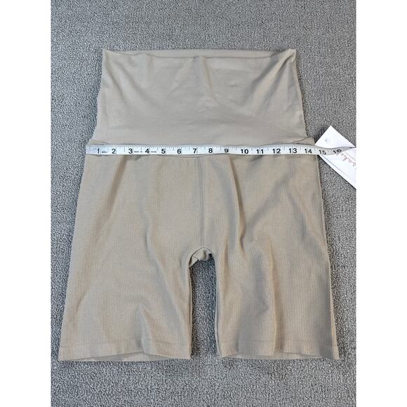 NWT Isabel Maternity by Ingrid + Isabel Bike Shorts Seamless Ribbed Tan Size XL - Picture 5 of 6